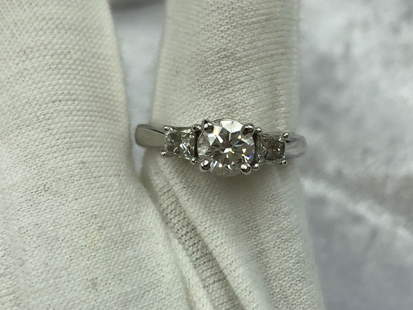 Gorgeous Three Stone diamond ring. 1.00 carat total weight