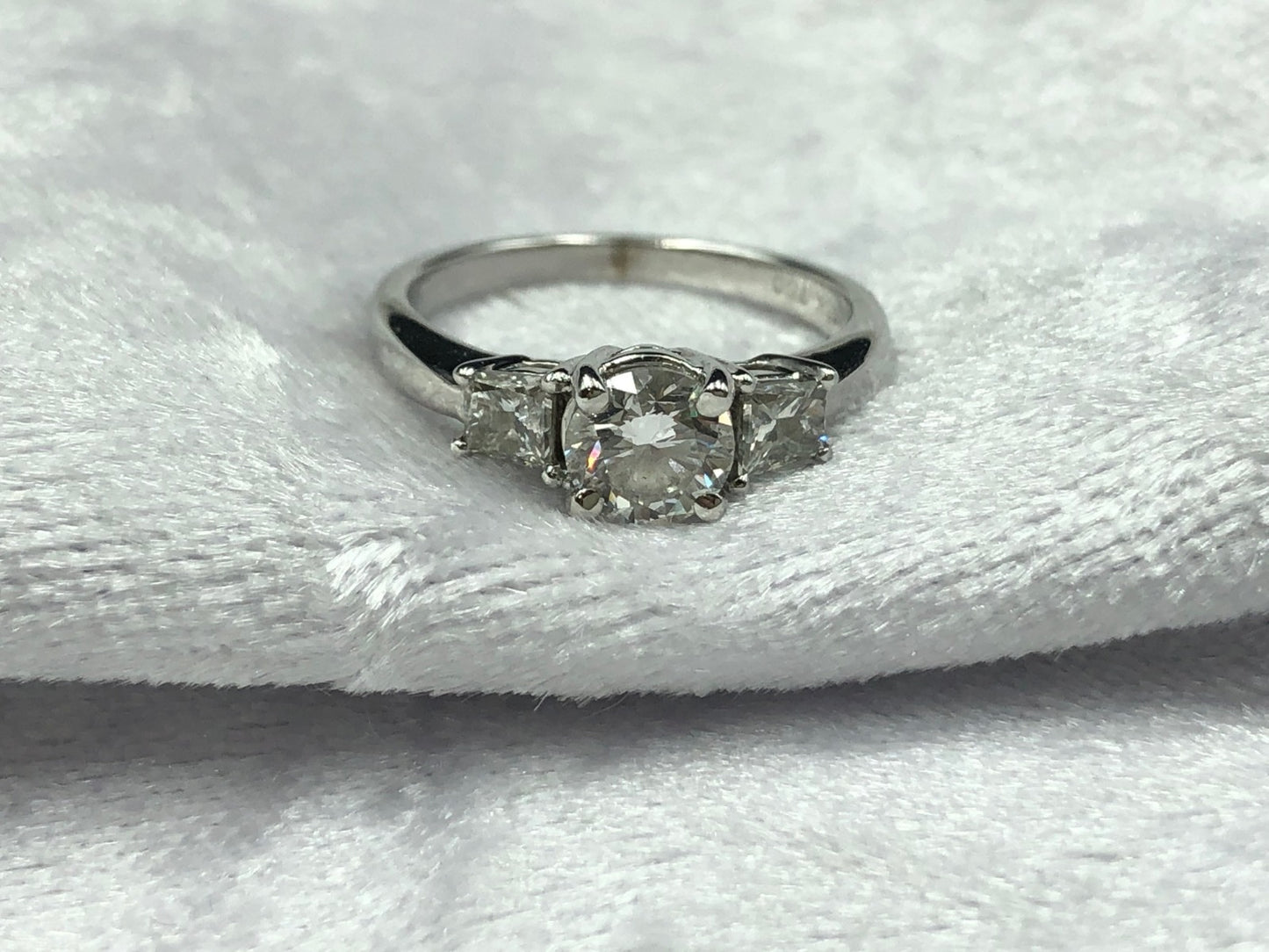 Gorgeous Three Stone diamond ring. 1.00 carat total weight