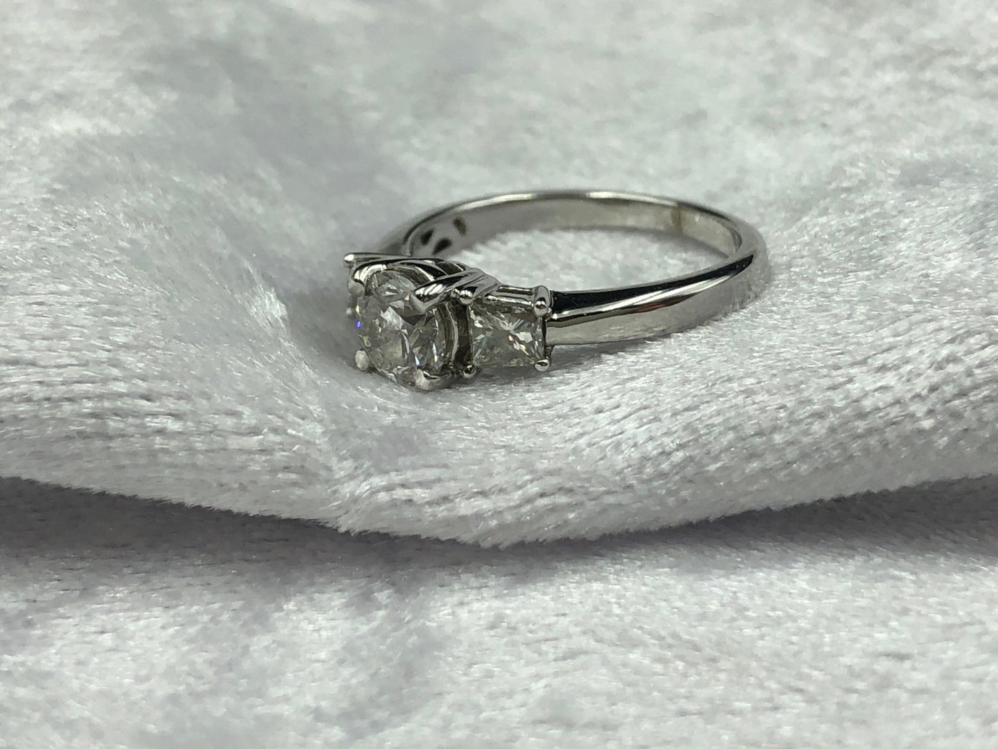 Gorgeous Three Stone diamond ring. 1.00 carat total weight